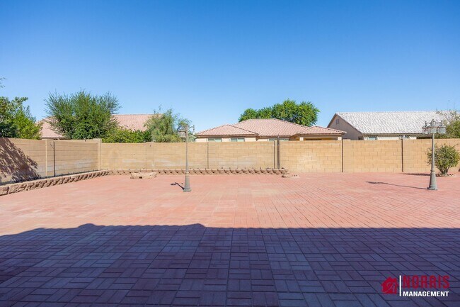 Building Photo - Beautiful Large Home Available Now!
