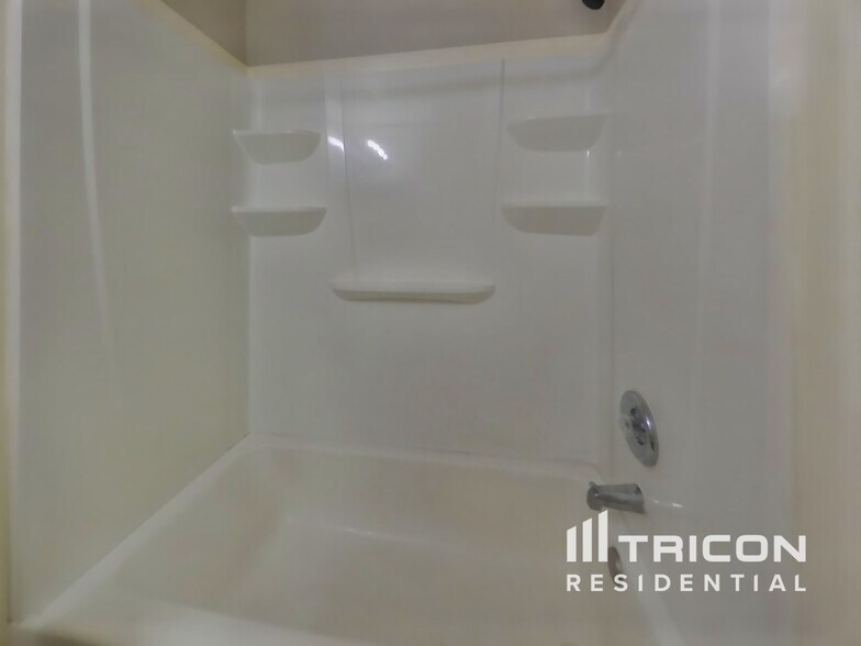 Building Photo - 3107 Lucida Ln