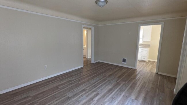 Building Photo - 1038 Howard St SE