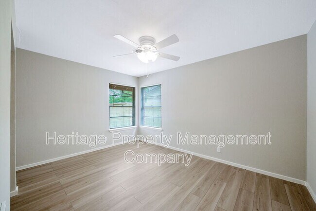 Building Photo - 306 E Cheryl Dr