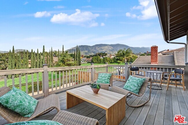 Building Photo - 6497 Country Club Dr