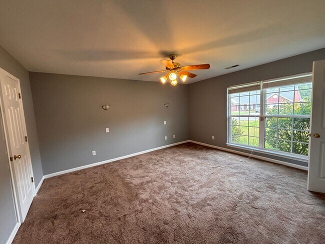 Building Photo - 5 Bedrooms- 3 Bathroom- House in West Rome!