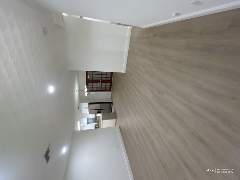 Building Photo - 3050 NE 9th Terrace