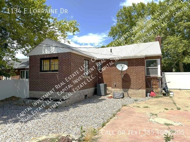 Building Photo - 1134 E Lorraine Dr