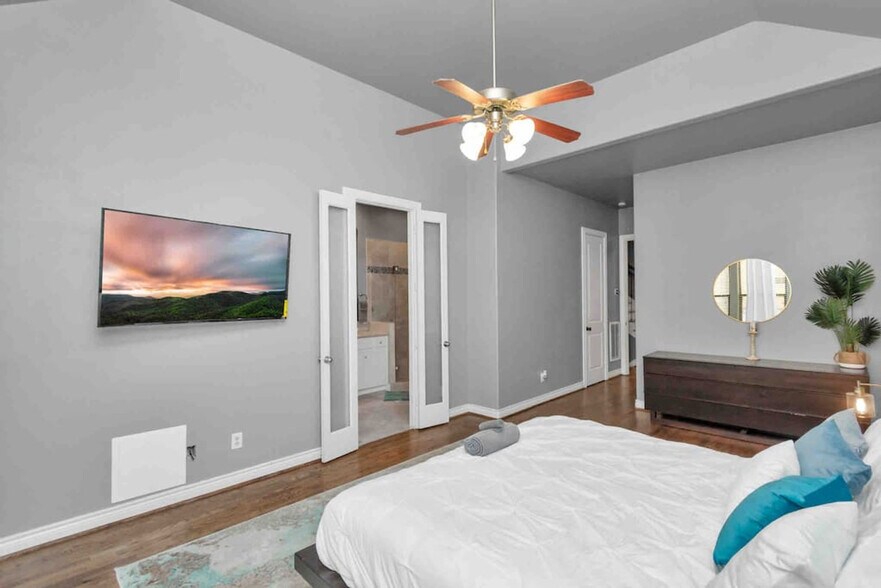 Building Photo - 2521 St Emanuel St