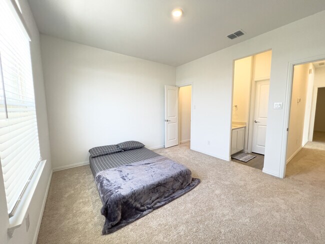 Building Photo - 2533 Olvera Ct