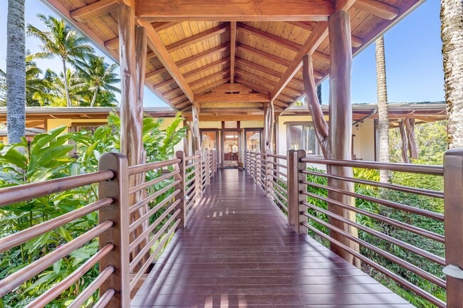 Building Photo - 275 Haumana Rd