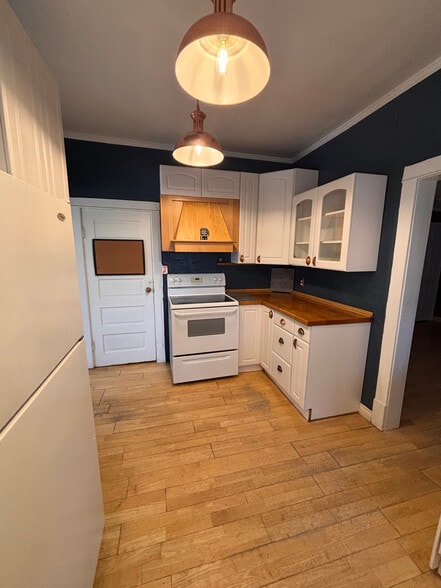 Kitchen - 2428 N Dakota St