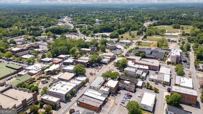 Building Photo - 541 N White St