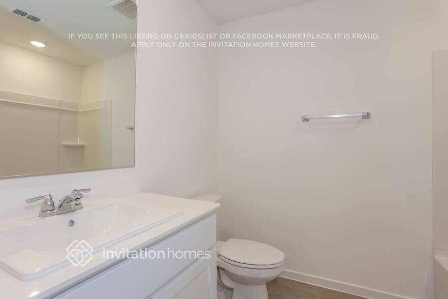 Building Photo - 916 Carrick Dr