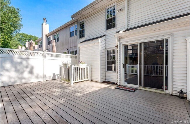 Building Photo - 138 The Knoll