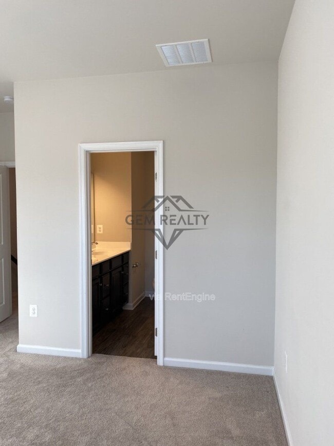 Building Photo - 531 View Point Way
