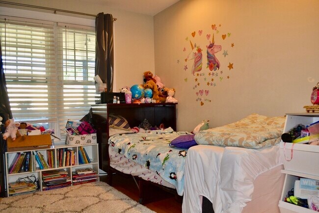 Building Photo - 1306 Columbia Rd