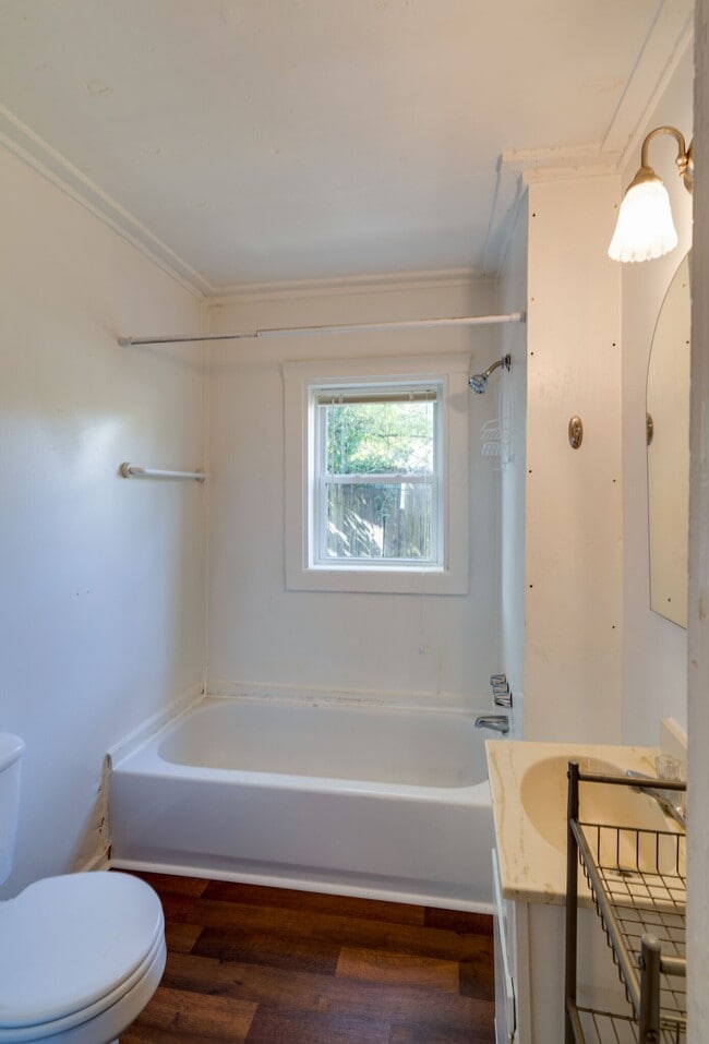 Building Photo - 304 Edith Ave