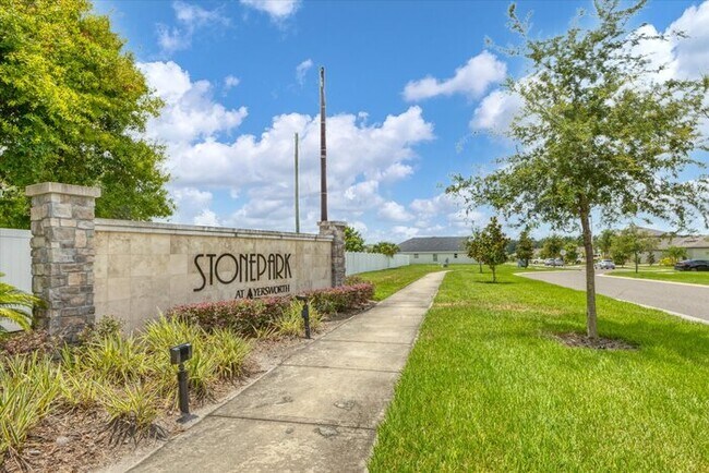 Building Photo - Welcome in to this beautiful Unfurnished -...