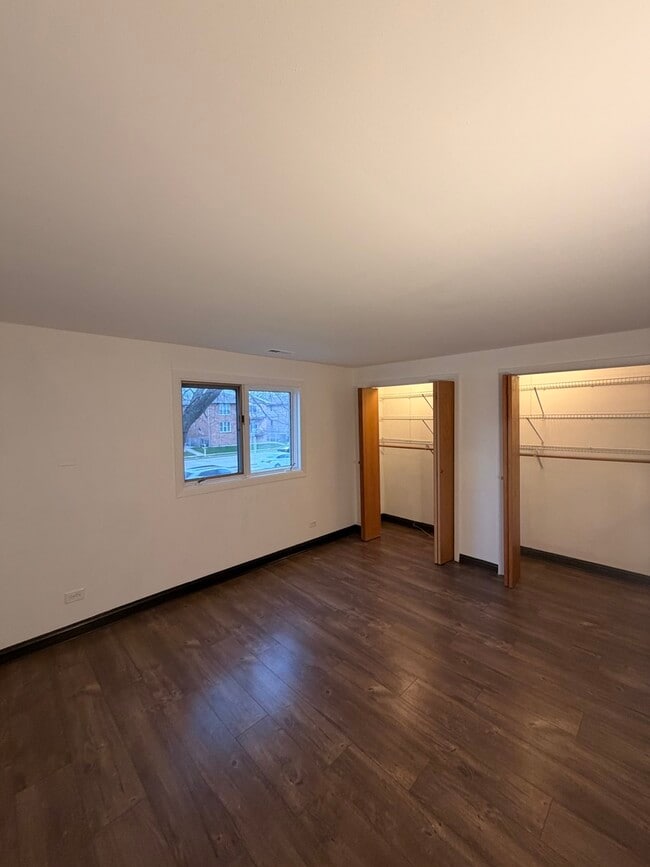 Building Photo - 5850 W 87th St