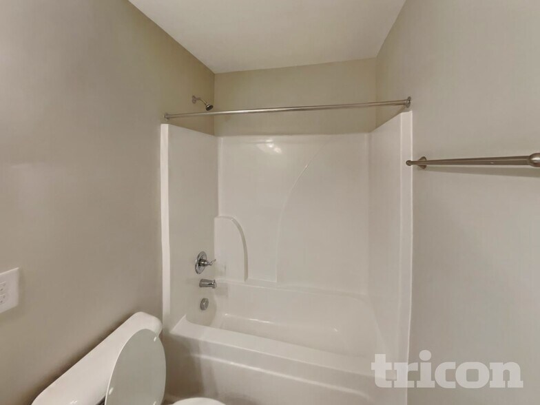 Building Photo - 938 Beverly Ct