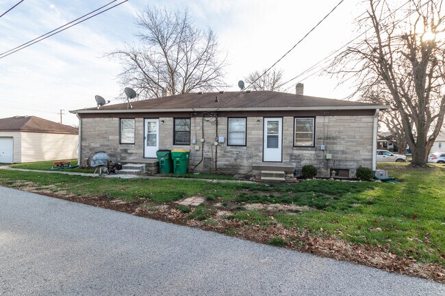 Building Photo - 4942 W 11th St