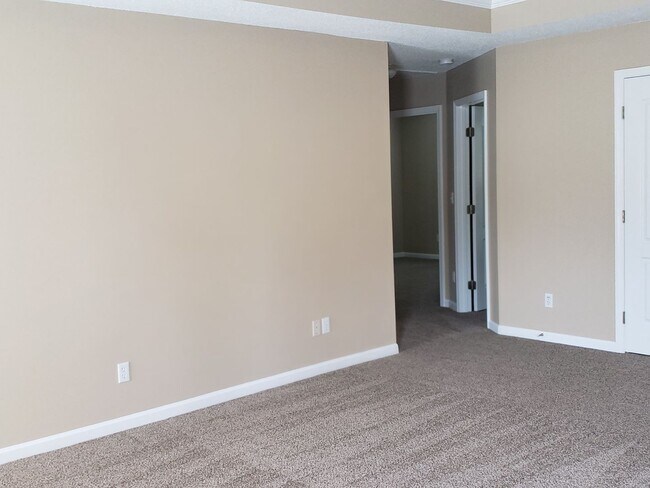 Building Photo - Rent Ready in New Market