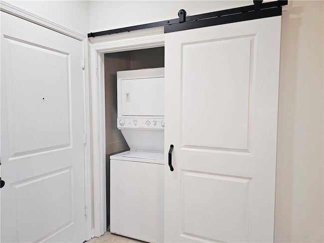 Building Photo - 870 Mayson Turner Rd NW