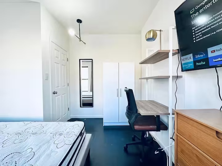 Building Photo - Furnished room/NOT APARTMENT