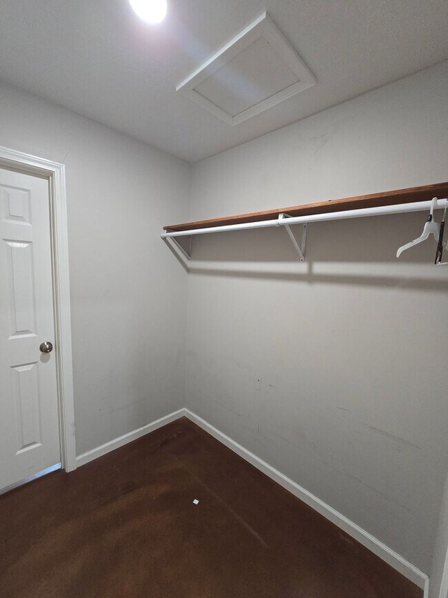 Building Photo - Studio Apartment in Newport
