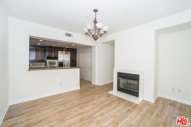 Building Photo - 5625 Crescent Park W