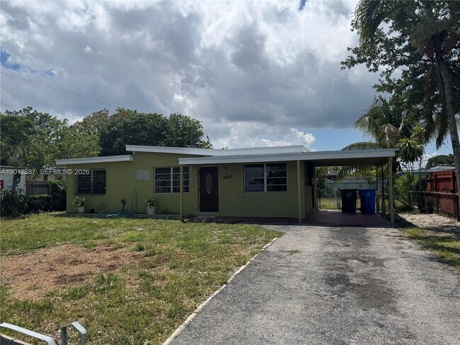 Building Photo - 2620 SW 53rd Ave
