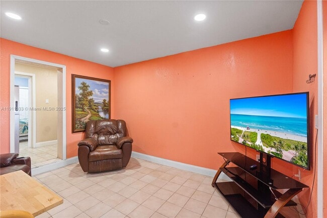 Building Photo - 570 W 46th Pl