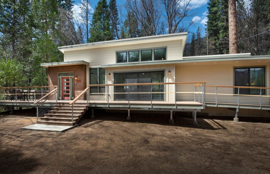 Building Photo - 2643 Mariposa Ave
