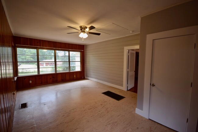 Building Photo - Large Home Close to Downtown Ruston