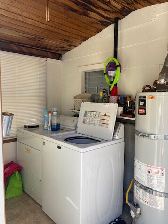 Building Photo - 1361 Stafford St