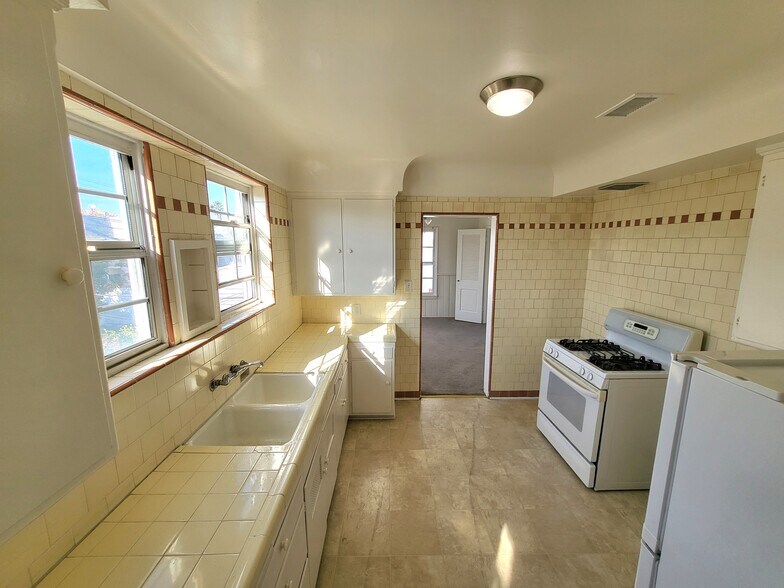 Building Photo - 1227 1/2 S Orlando Ave