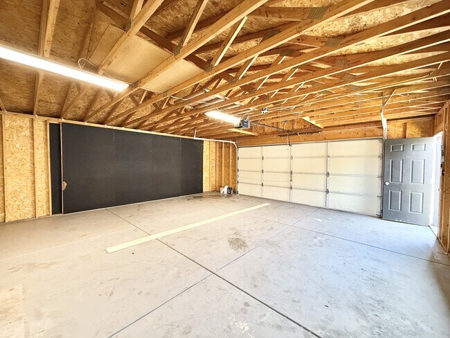 Building Photo - 2442 Mountain View Dr