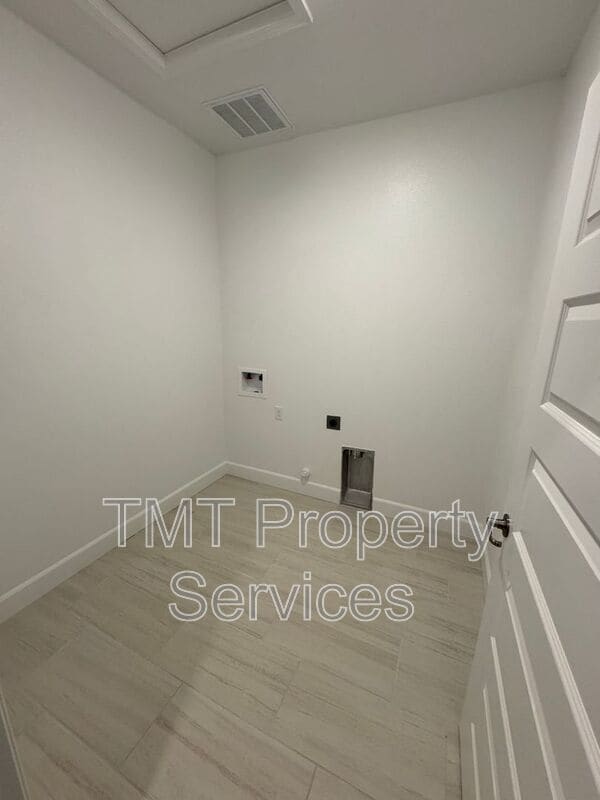 Building Photo - 5210 Peace Lily Ln