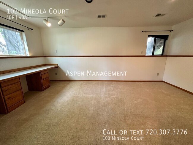 Building Photo - 103 Mineola Ct