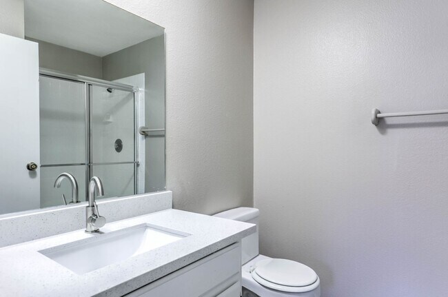 Building Photo - Newly RENOVATED Two Bedroom, 2 Bathroom Condo