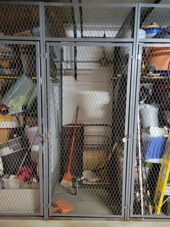 Building Photo - 10418 S Keating Ave