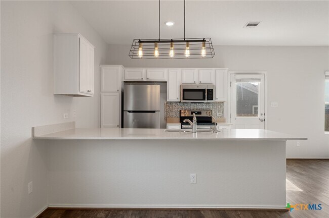 Building Photo - 817 Circle Wy