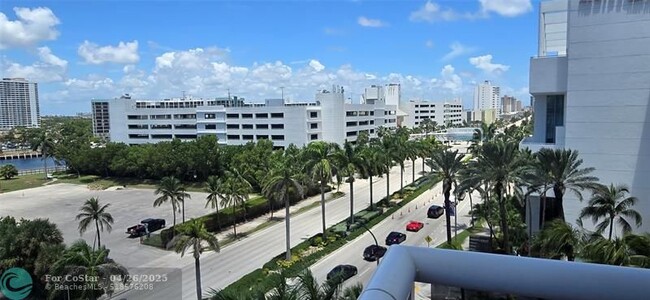Building Photo - 3725 S Ocean Dr