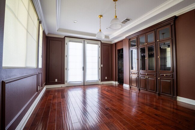 Building Photo - Exceptional estate Located In the highly desirable College Park Community.