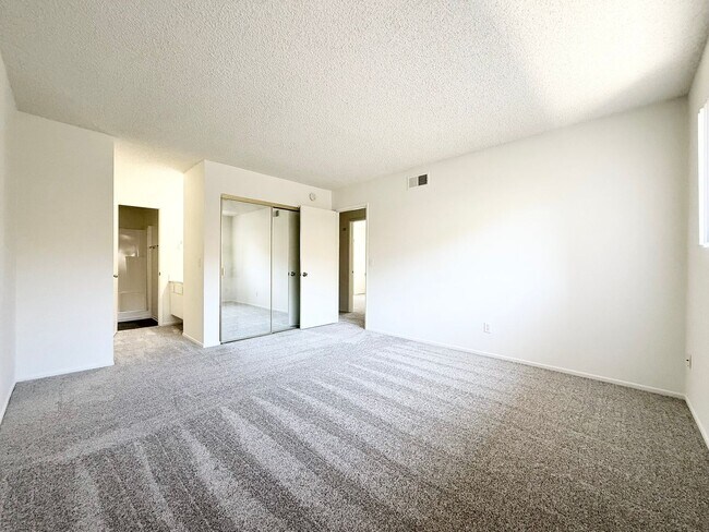 Building Photo - Townhome in Fire Mountain w/ Attached Garage!