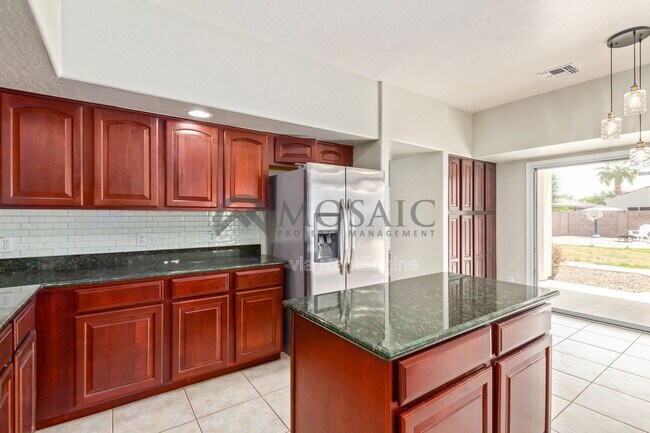 Building Photo - 883 E Powell Way