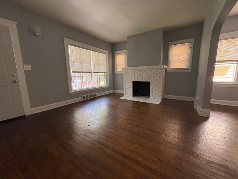 Building Photo - 2313 Grandview Ave