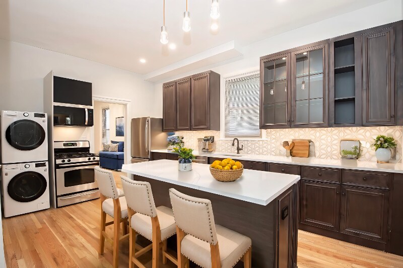 Building Photo - 2176 N Maplewood Ave