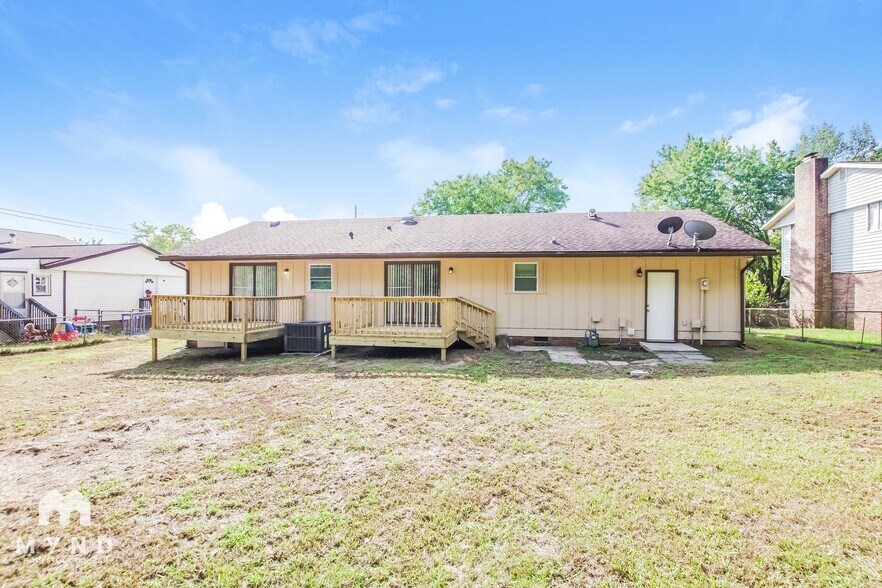 Building Photo - 1418 Gaston Way