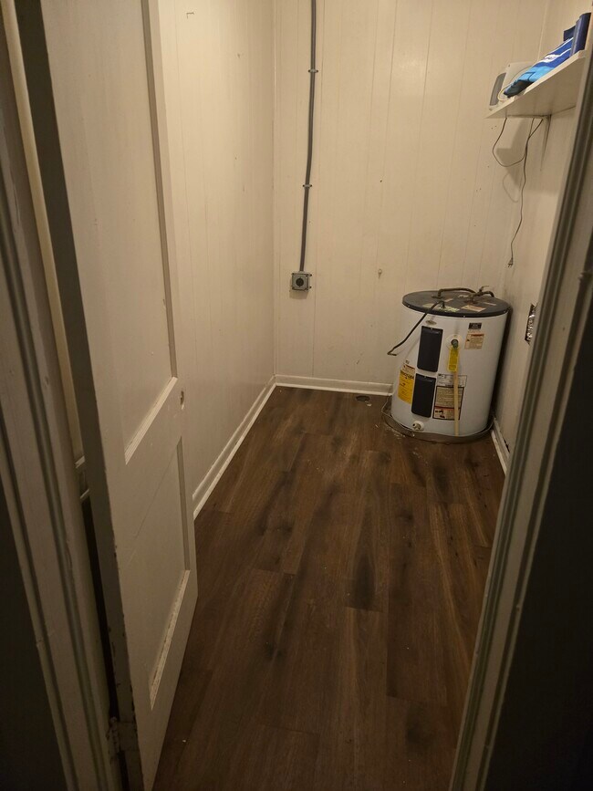 Building Photo - 306-311 11th Ave NW