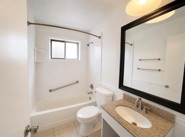Building Photo - 705 Garden Villa Cir