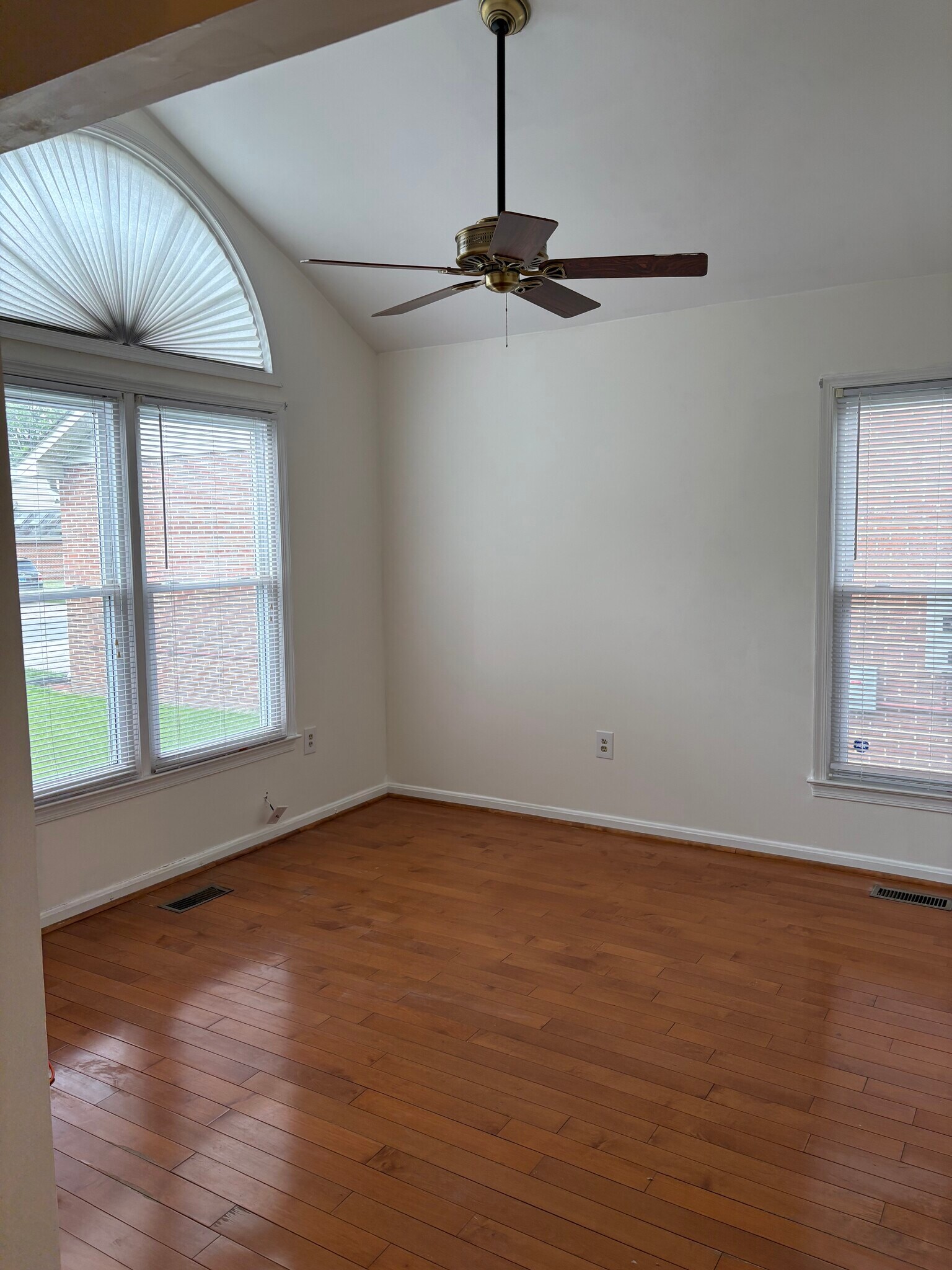 Building Photo - 14208 Greenview Dr