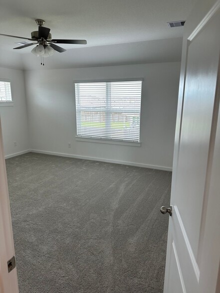 Building Photo - 4633 Peony Grn Dr
